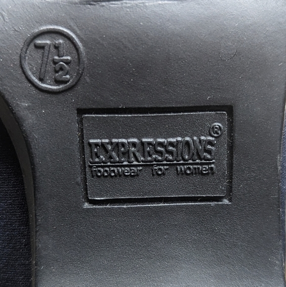 EUC Expressions footwear navy slide on closed toe comfy heels stretch upper - Picture 8 of 8